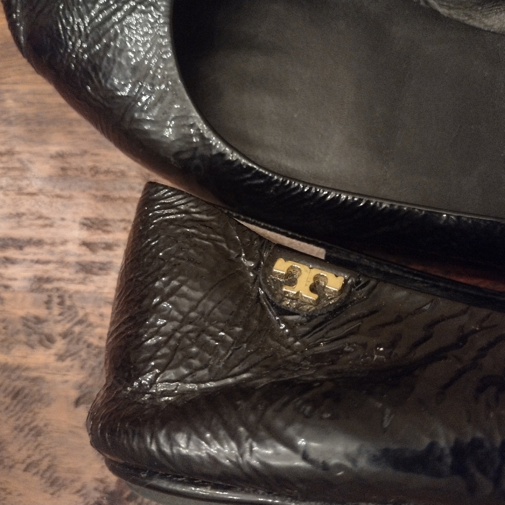 Tory Burch Black Patent Crinkle Leather Travel Flats Size 8 - Picture 6 of 8